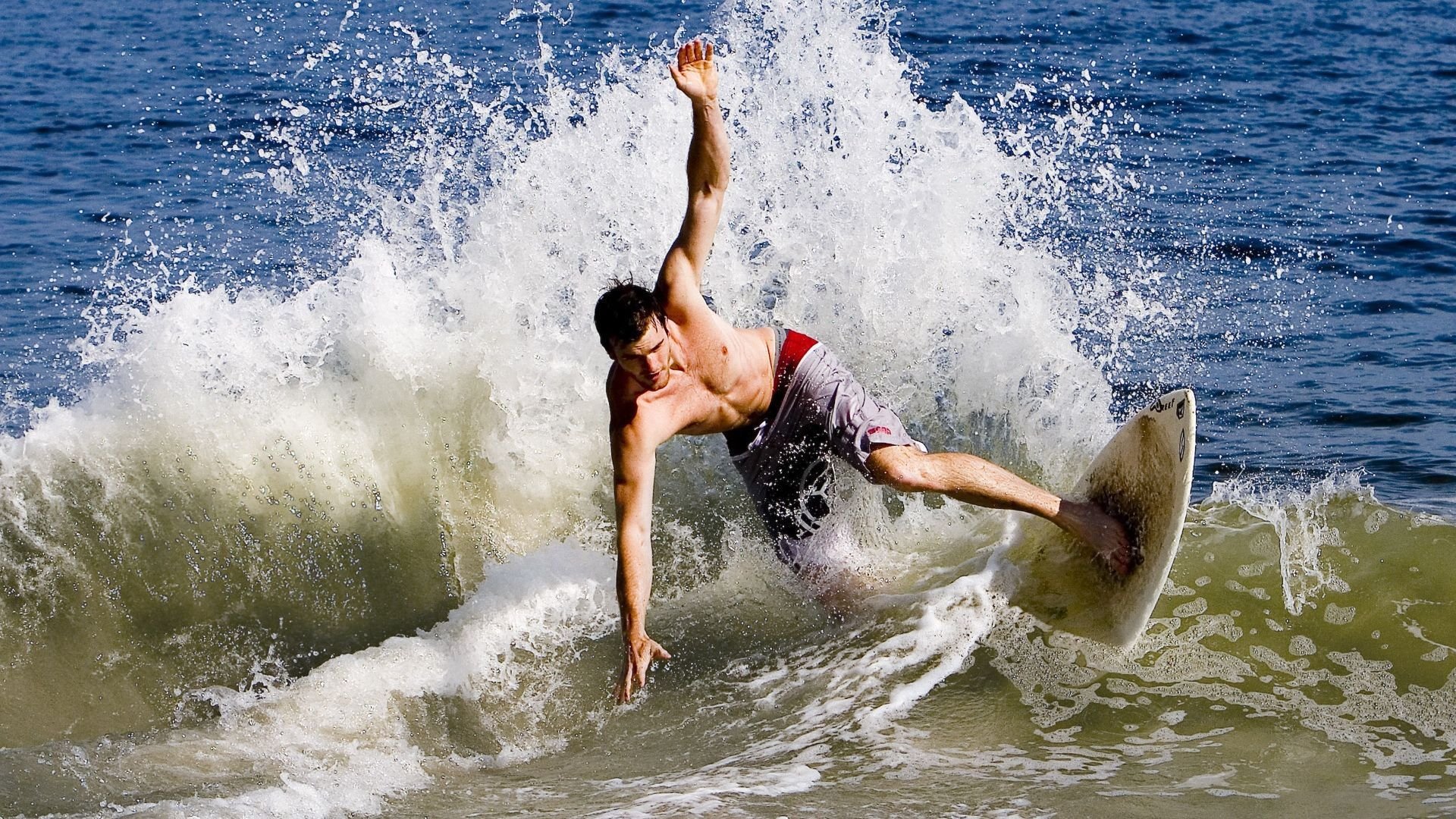 爱游戏体育-“战术点评：不同球队的核心战术对比”，球场战术核心